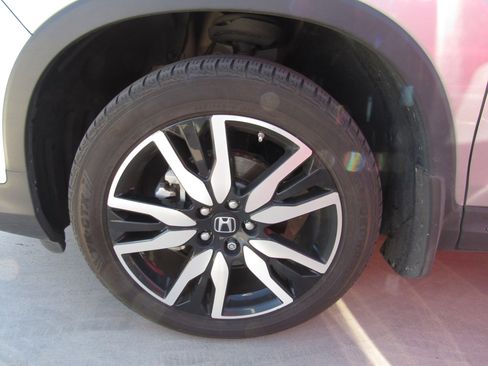 Used 2022 Honda Pilot Touring image 5