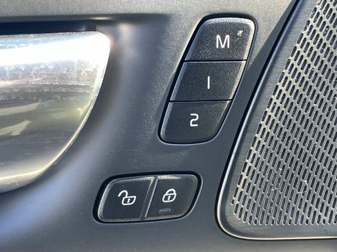 Used 2023 Volvo XC60 B5 Ultimate w/ Climate Package image 18