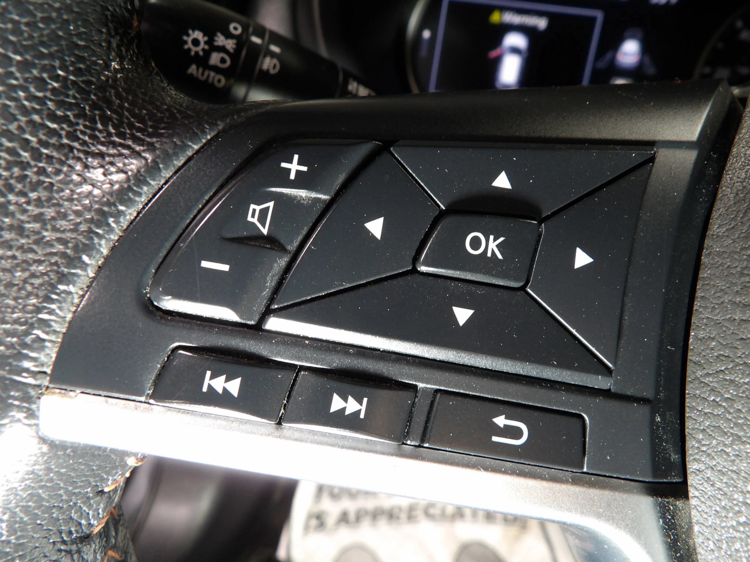 Used 2019 Nissan Kicks SR FWD image 20