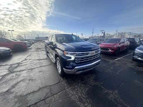 Used 2022 Chevrolet Silverado 1500 LTZ w/ LTZ Premium Package image 7