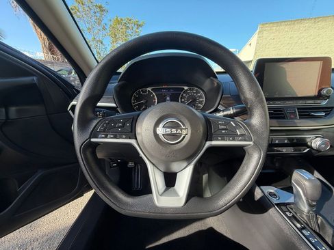 Used 2025 Nissan Altima 2.5 SV image 28