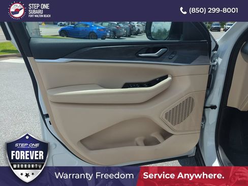 Used 2023 Jeep Grand Cherokee L Limited w/ Luxury Tech Group II AWD/4WD image 18
