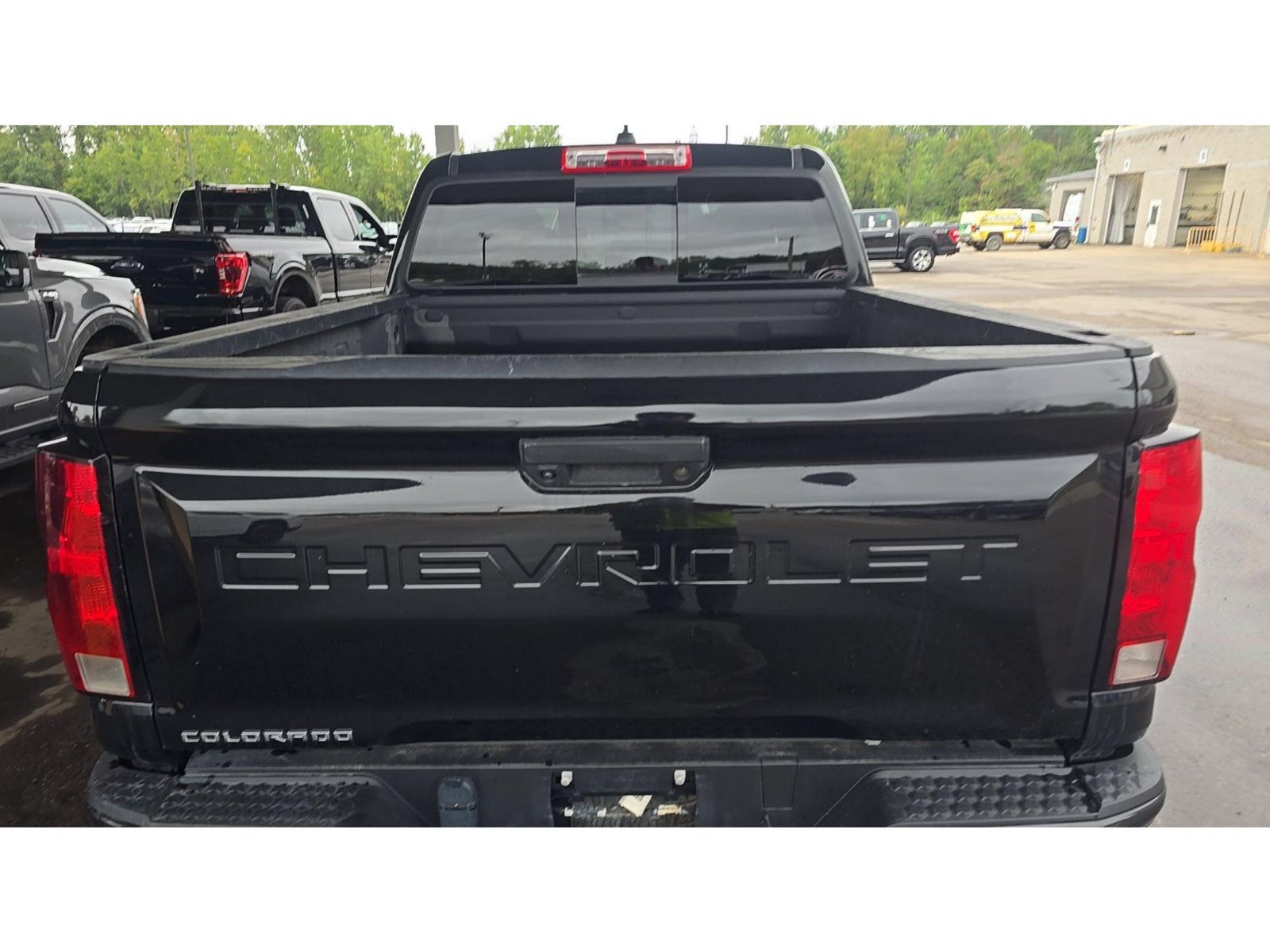Used 2023 Chevrolet Colorado Trail Boss w/ Technology Package AWD/4WD image 4