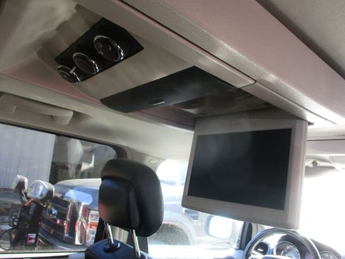 Used 2016 Chrysler Town & Country Touring-L image 13