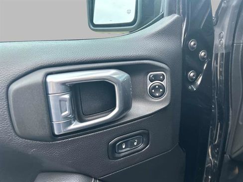 Used 2022 Jeep Wrangler Unlimited Sahara w/ Cold Weather Group image 17