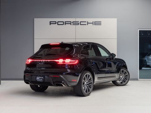 Certified 2023 Porsche Macan image 7