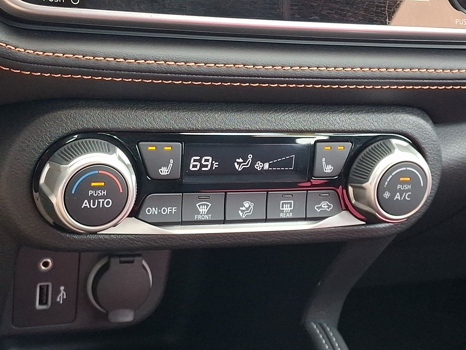 Used 2019 Nissan Kicks SR w/ SR Premium Package FWD image 17