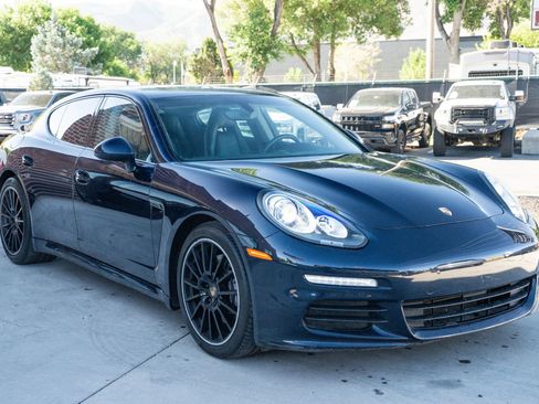 Used 2016 Porsche Panamera RWD image 12