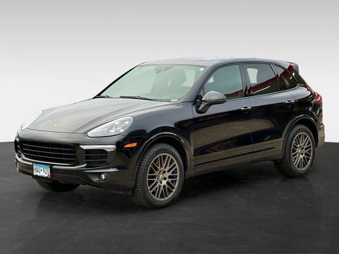 Used 2017 Porsche Cayenne image 3