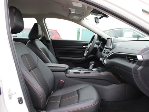 Certified 2022 Nissan Altima 2.5 SR image 13