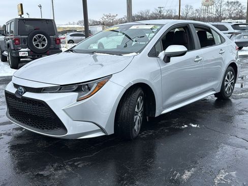 Certified 2022 Toyota Corolla LE image 3
