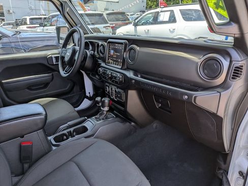 Used 2023 Jeep Wrangler Unlimited w/ Sun & Screen Package AWD/4WD image 25