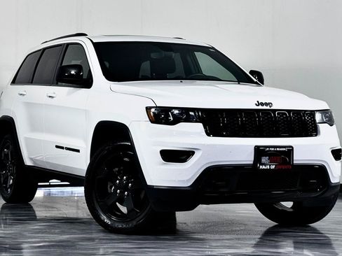 Used 2019 Jeep Grand Cherokee Laredo AWD/4WD image 2