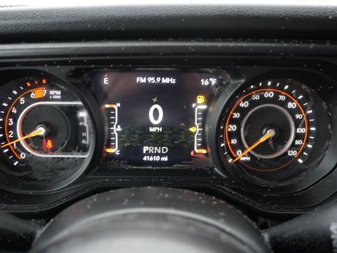 Certified 2024 Jeep Wrangler Willys image 32