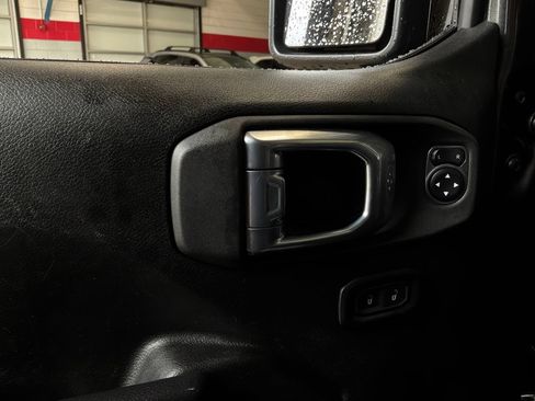 Used 2025 Jeep Wrangler Unlimited Sport AWD/4WD image 16