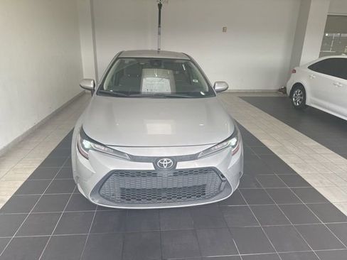 Used 2020 Toyota Corolla LE FWD image 3