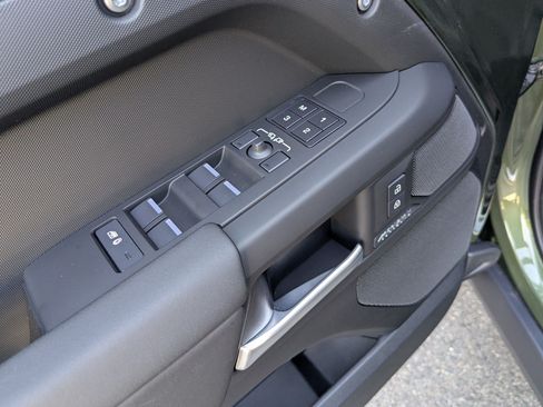 New 2026 Land Rover Defender 110 X-Dynamic SE AWD/4WD image 13
