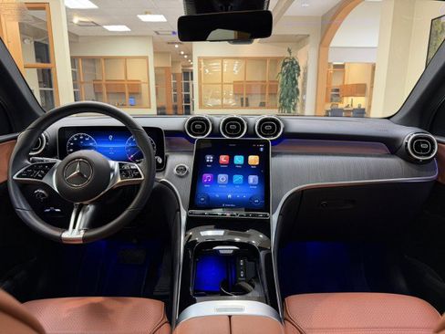 Certified 2025 Mercedes-Benz GLC 300 image 10