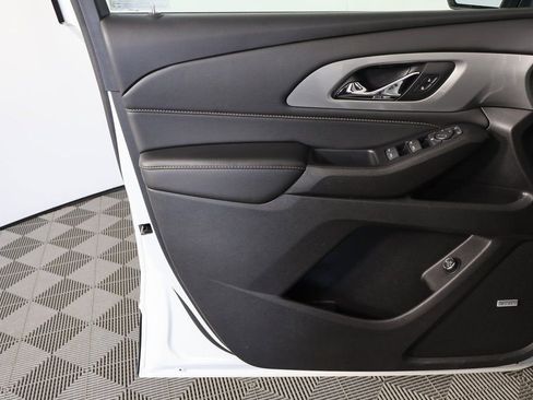 Used 2021 Chevrolet Traverse LT w/ LT Premium Package image 11