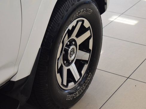 Used 2018 Toyota 4Runner TRD Off-Road Premium image 43