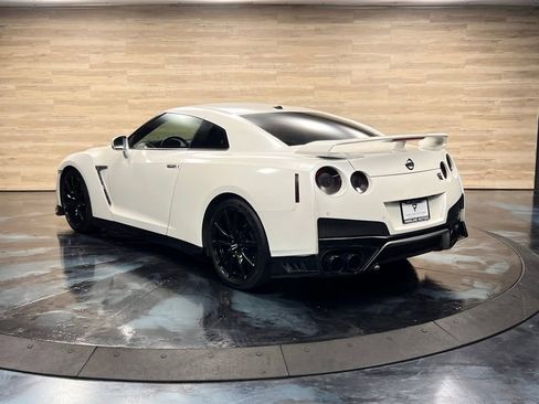 Used 2020 Nissan GT-R Premium AWD/4WD image 8