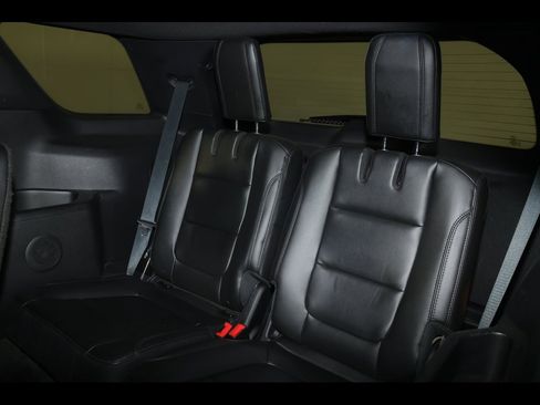 Used 2017 Ford Explorer XLT w/ Equipment Group 202A image 16