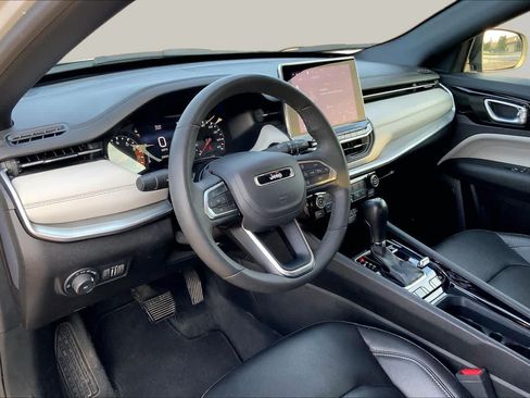 Used 2025 Jeep Compass Limited AWD/4WD image 18