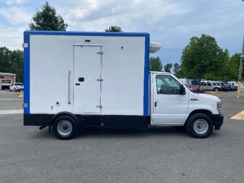 Used 2023 Ford E-350 and Econoline 350 Super Duty w/ Power Windows & Locks Group RWD image 3