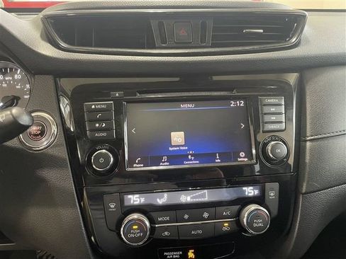 Used 2019 Nissan Rogue SV image 14
