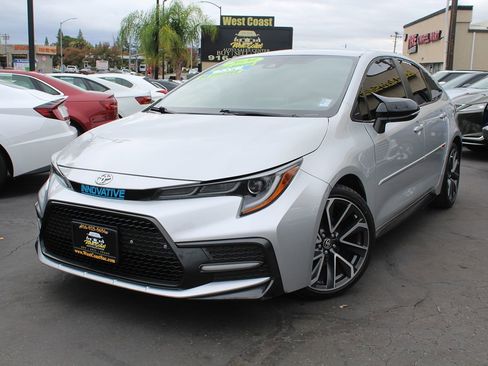 Used 2020 Toyota Corolla SE image 2