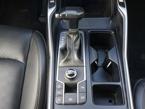 Used 2024 Kia Sorento S image 19