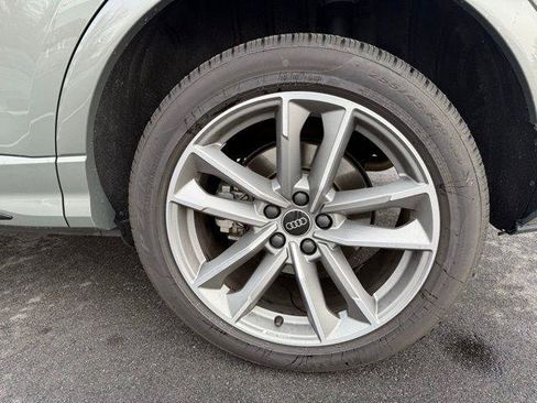 Certified 2025 Audi Q3 2.0T Premium image 15