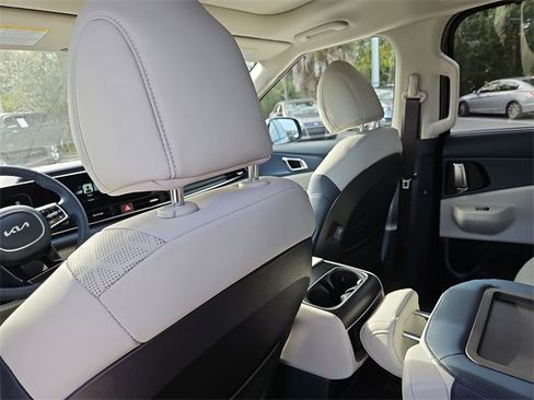 New 2026 Kia Carnival SX image 9