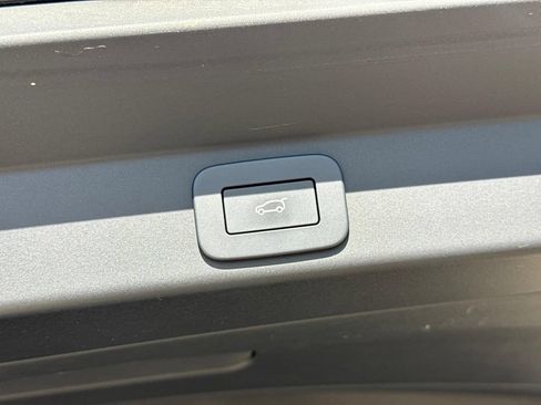 Certified 2026 Land Rover Range Rover Sport SE AWD/4WD image 6