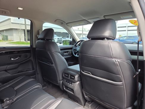 Used 2025 Honda Pilot EX-L image 16