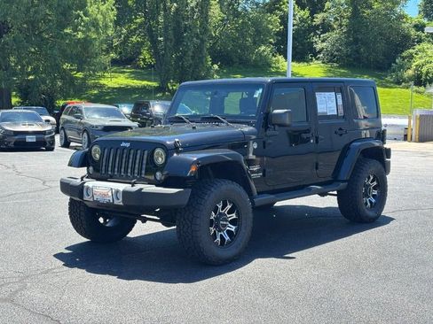 Used 2015 Jeep Wrangler Unlimited Sahara AWD/4WD image 7