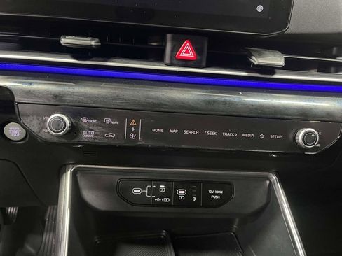 Used 2025 Kia Carnival SX Prestige image 19