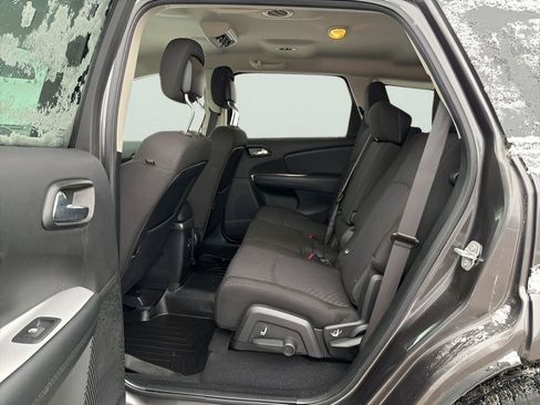 Used 2020 Dodge Journey SE w/ SE Popular Equipment Group image 18