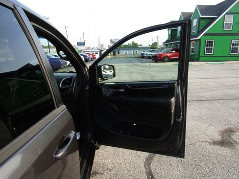 Used 2014 Dodge Grand Caravan SXT FWD image 20