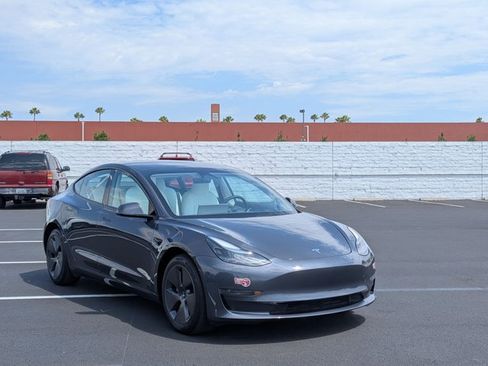 Used 2023 Tesla Model 3 Standard Range RWD image 3