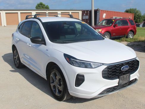 Used 2023 Ford Escape ST-Line w/ Tech Pack #1 AWD/4WD image 8