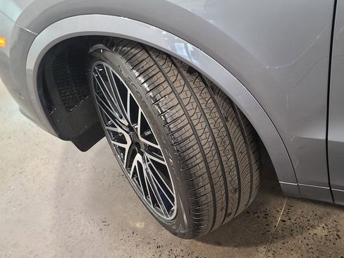 New 2026 Porsche Cayenne image 33