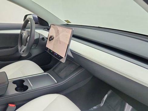 Used 2023 Tesla Model 3 Standard Range image 19