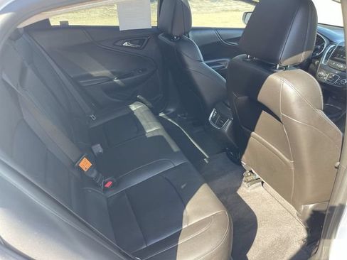 Used 2018 Chevrolet Malibu LT w/ Leather Package FWD image 15