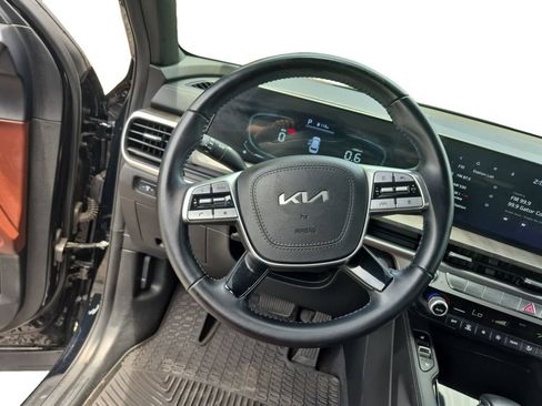 Used 2024 Kia Telluride EX w/ EX Captain's Chair Package FWD image 12