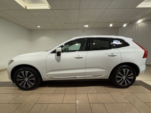 Used 2022 Volvo XC60 B5 Inscription w/ Advanced Package image 2