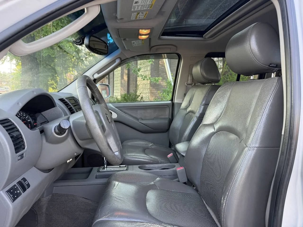 Used 2005 Nissan Frontier LE w/ (X01) Leather Pkg AWD/4WD image 17