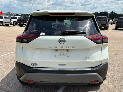 Used 2023 Nissan Rogue SV FWD image 5
