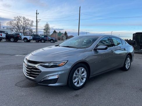 Used 2025 Chevrolet Malibu LT image 3