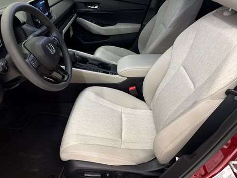 Used 2025 Honda Accord SE image 17